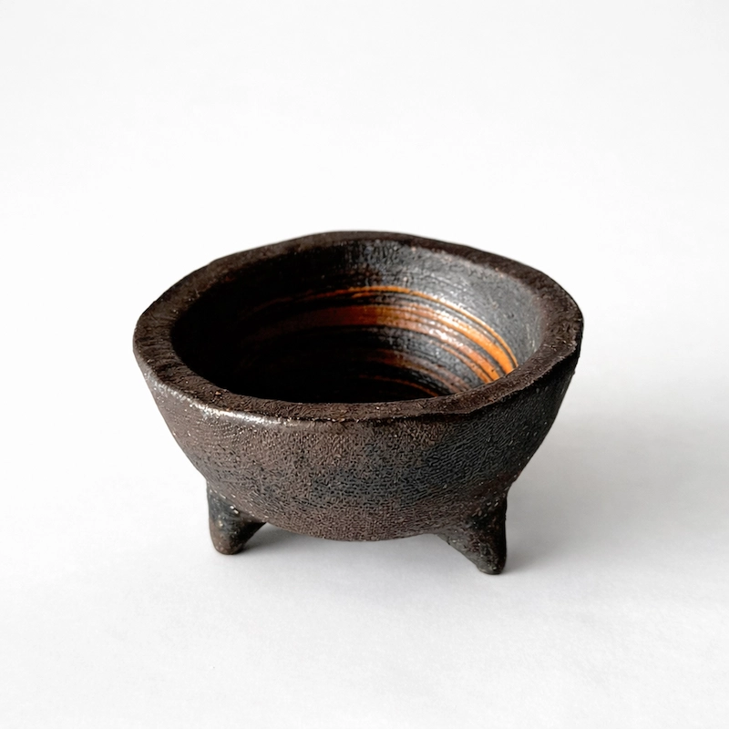 Black Shigaraki ware ceramic matcha strainer stand handcrafted in Japan