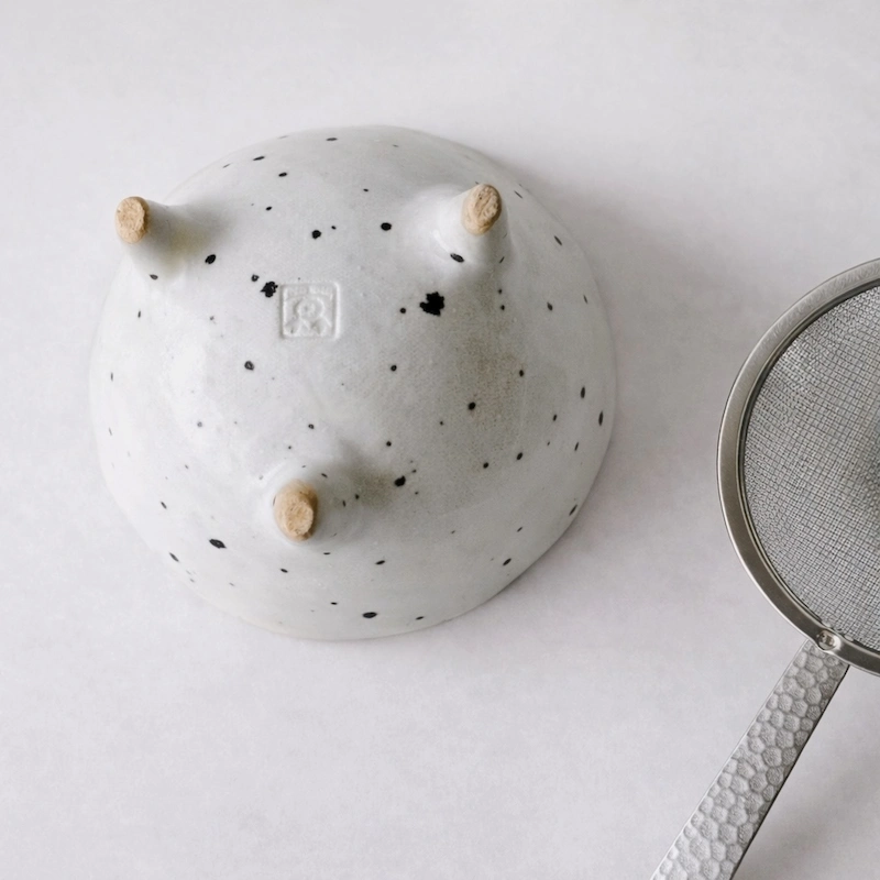 Shigaraki Ware Chakochi Stand – White - Image 4