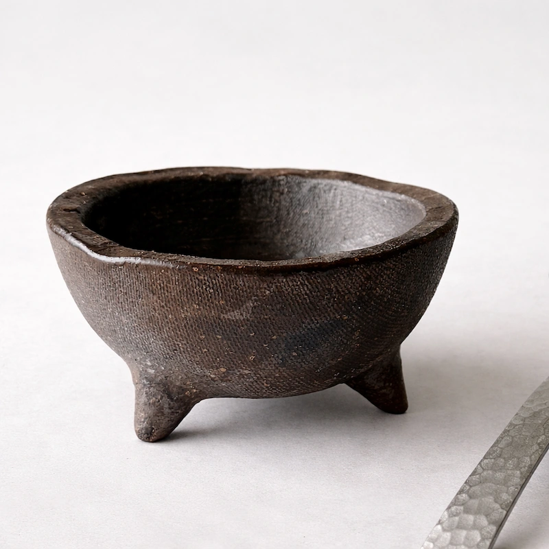 Shigaraki Ware Chakochi Stand - Black - Image 3