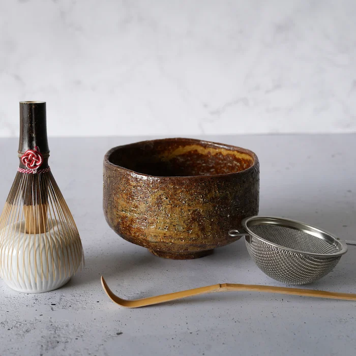 Traditional matcha tools arranged for usucha preparation and tea practice<br />
