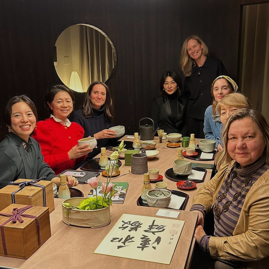 Group photo from a matcha masterclass held in a design studio in Milan, discovering ceremonial-grade Japanese matcha.<br />
